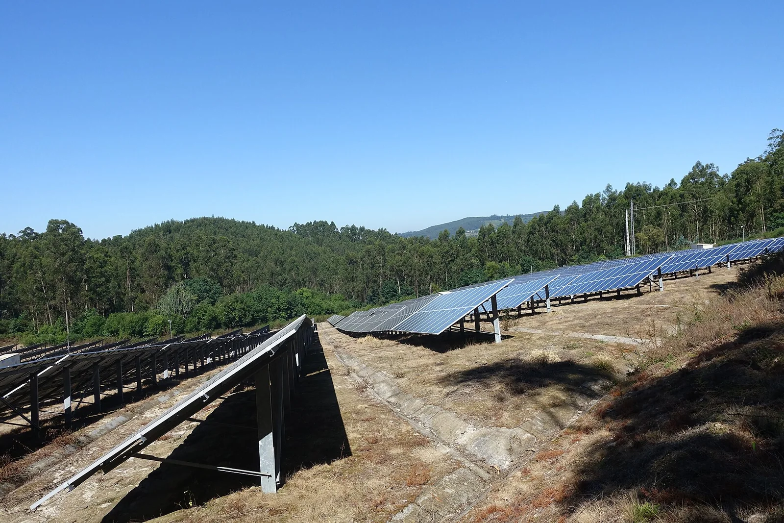 Photovoltaikflächen in einer europäischen Kulturlandschaft